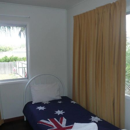 Ocean Breeze Apartments Bowen Esterno foto