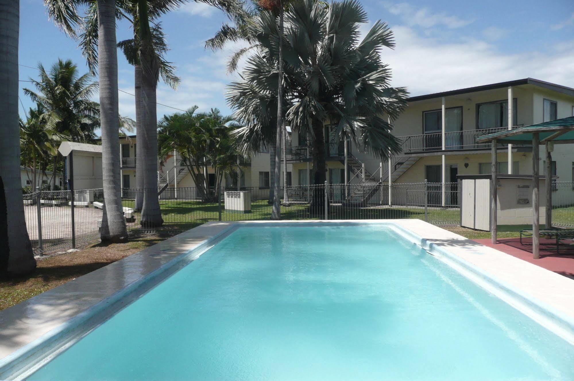 Ocean Breeze Apartments Bowen Esterno foto
