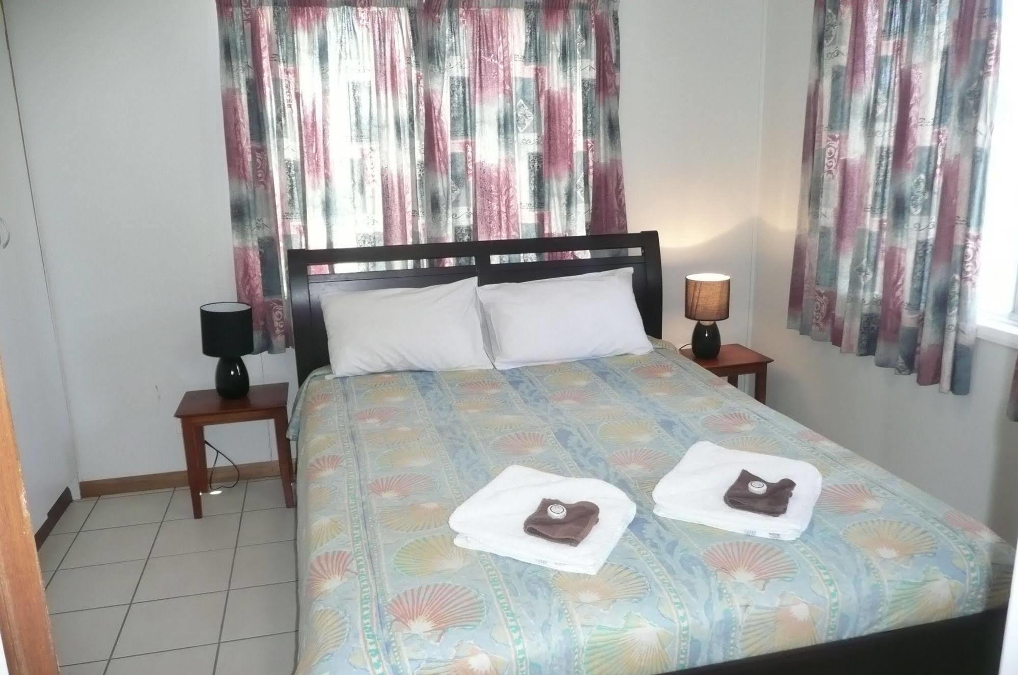 Ocean Breeze Apartments Bowen Esterno foto