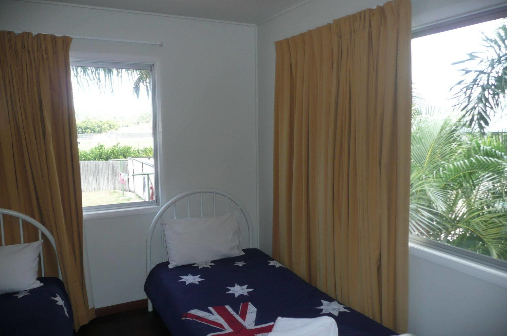 Ocean Breeze Apartments Bowen Esterno foto