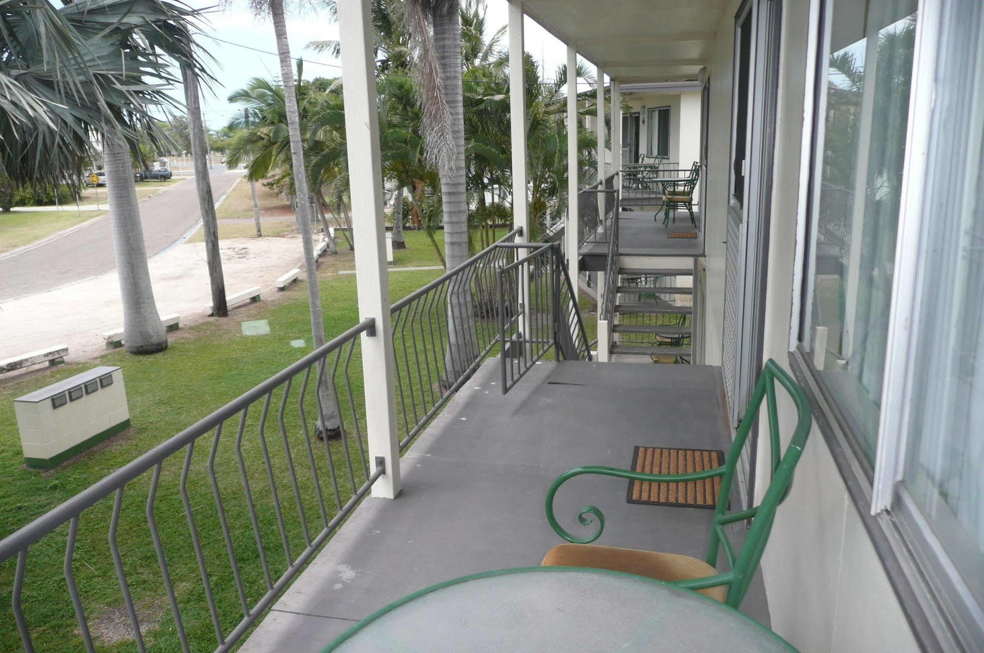 Ocean Breeze Apartments Bowen Esterno foto